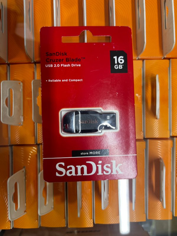 16GB SanDisk Cruzer Blade